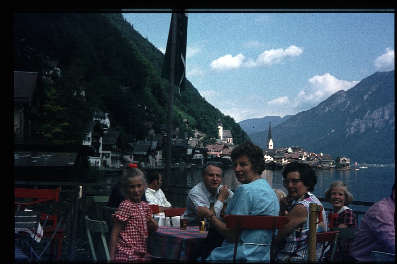 04.Hallstattersee jul 1972 Rino,Ilse,Mama,Brigitte,Marion.JPG